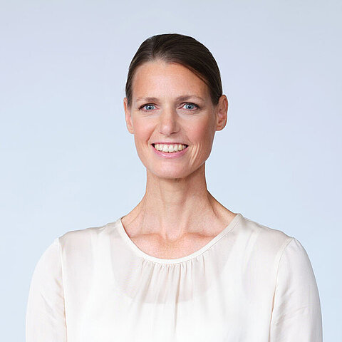 Dr. Julia Achtmann