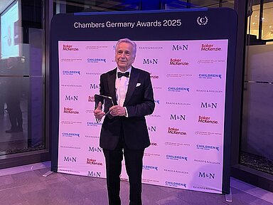 "Lifetime Achievement Award" for Dr Reinhard Dallmayr